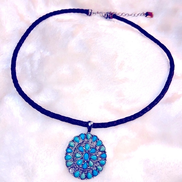 Chaps Jewelry - CHAPS 🩵💚🤎 17” ROUND SILVER-TONE STONE MOSAIC PENDANT ON BROWN BRAIDED ROPE CORD